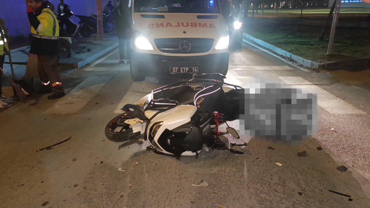 Dönüş yasağı olan yerden dönen otomobil motosikletle çarpıştı: 1 yaralı
