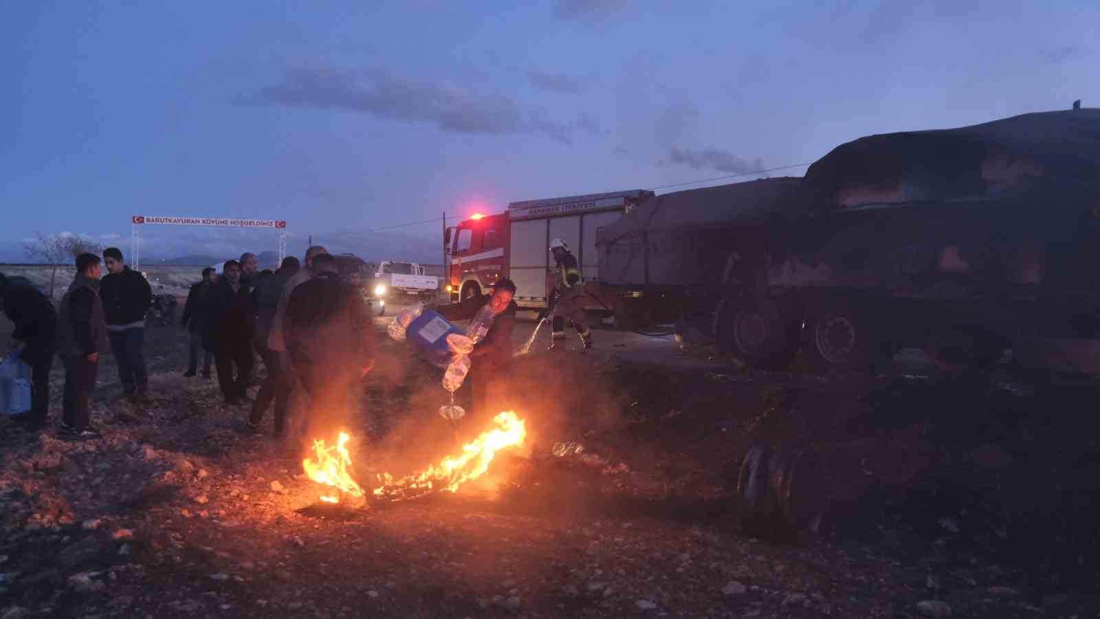 Dorsede çıkan yangın tırı sarmadan söndürüldü
Dorsede çıkan yangın tırı sarmadan söndürüldü