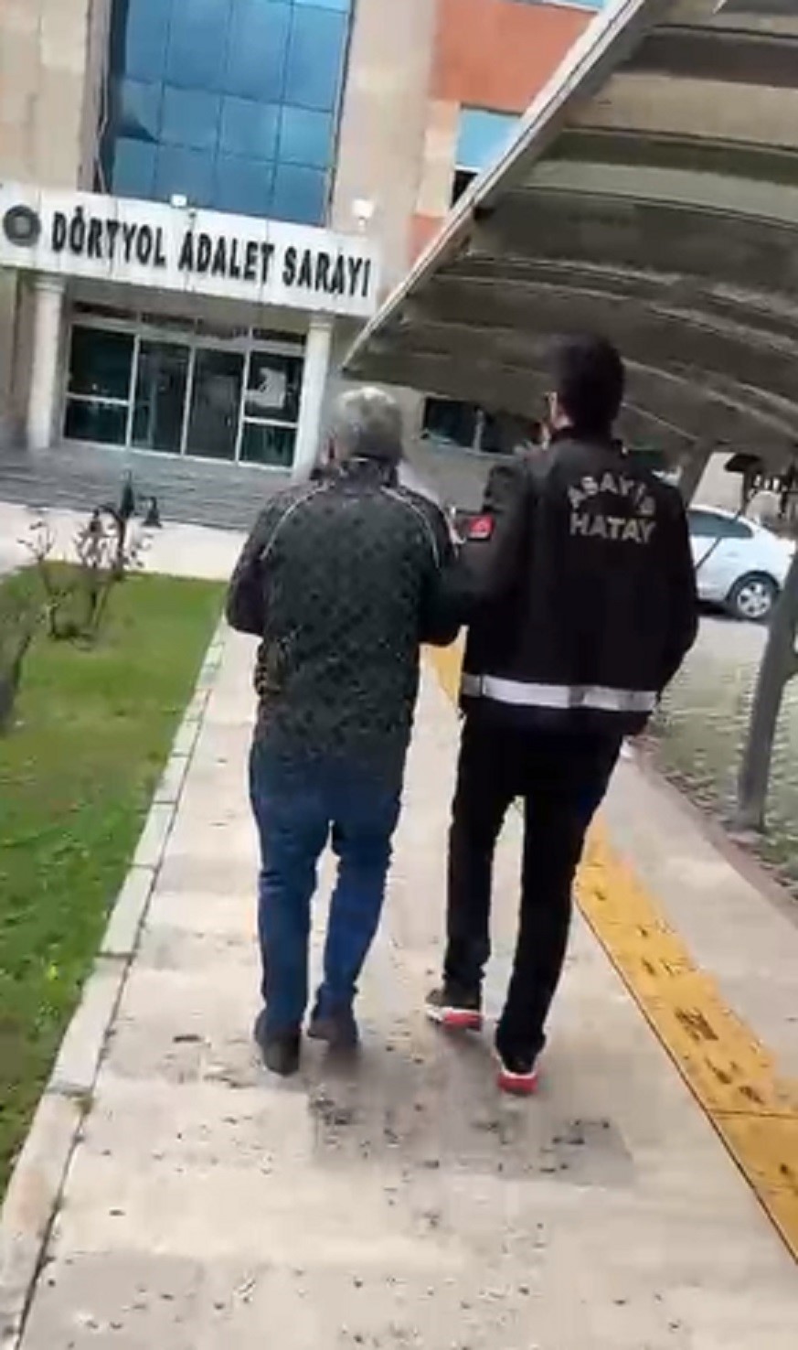 Dörtyol araçtan 100 bin lira para çalan şüpheli yakalandı
