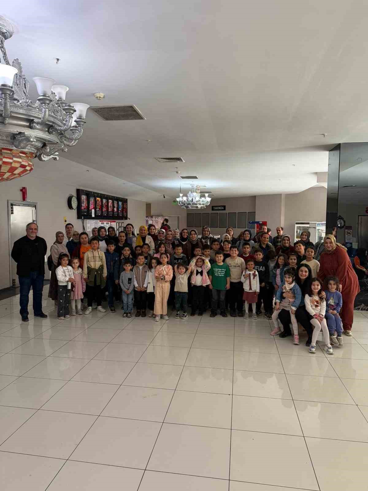 Dörtyol’da ilkokul öğrencileri sinemayla tanıştı
