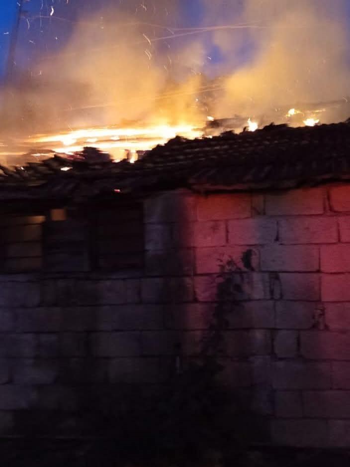 Dörtyol’da metruk bina yangını
