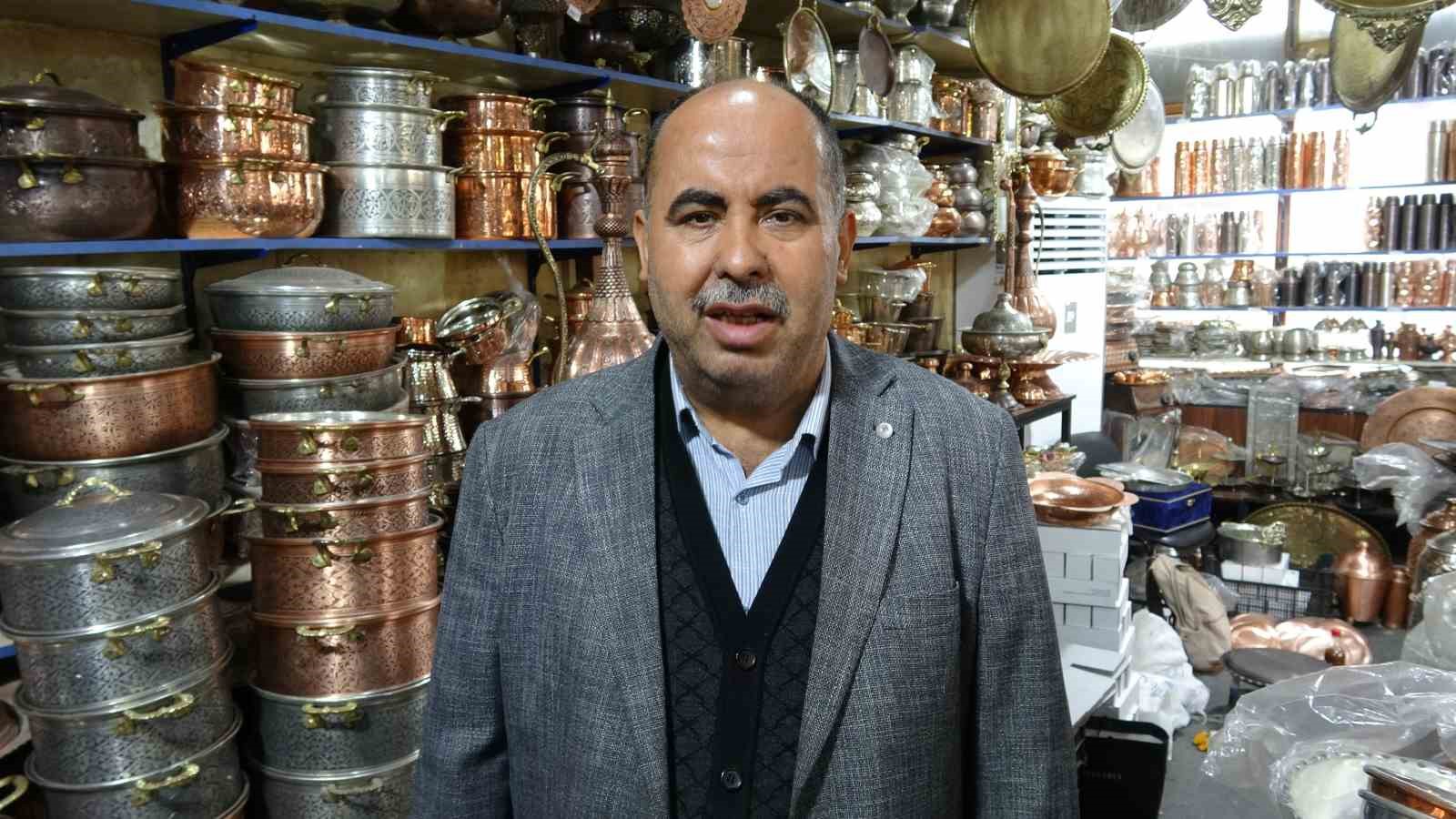 Dövme bakır kazanlar geleneksel yöntemlerle hazırlanıyor
