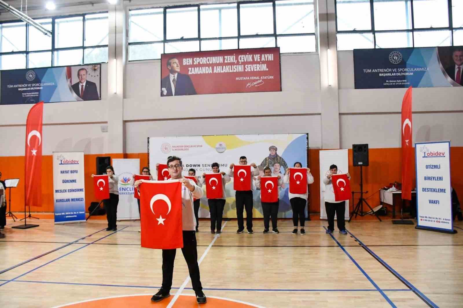 Down sendromlu gençler sporda becerilerini sergiledi
