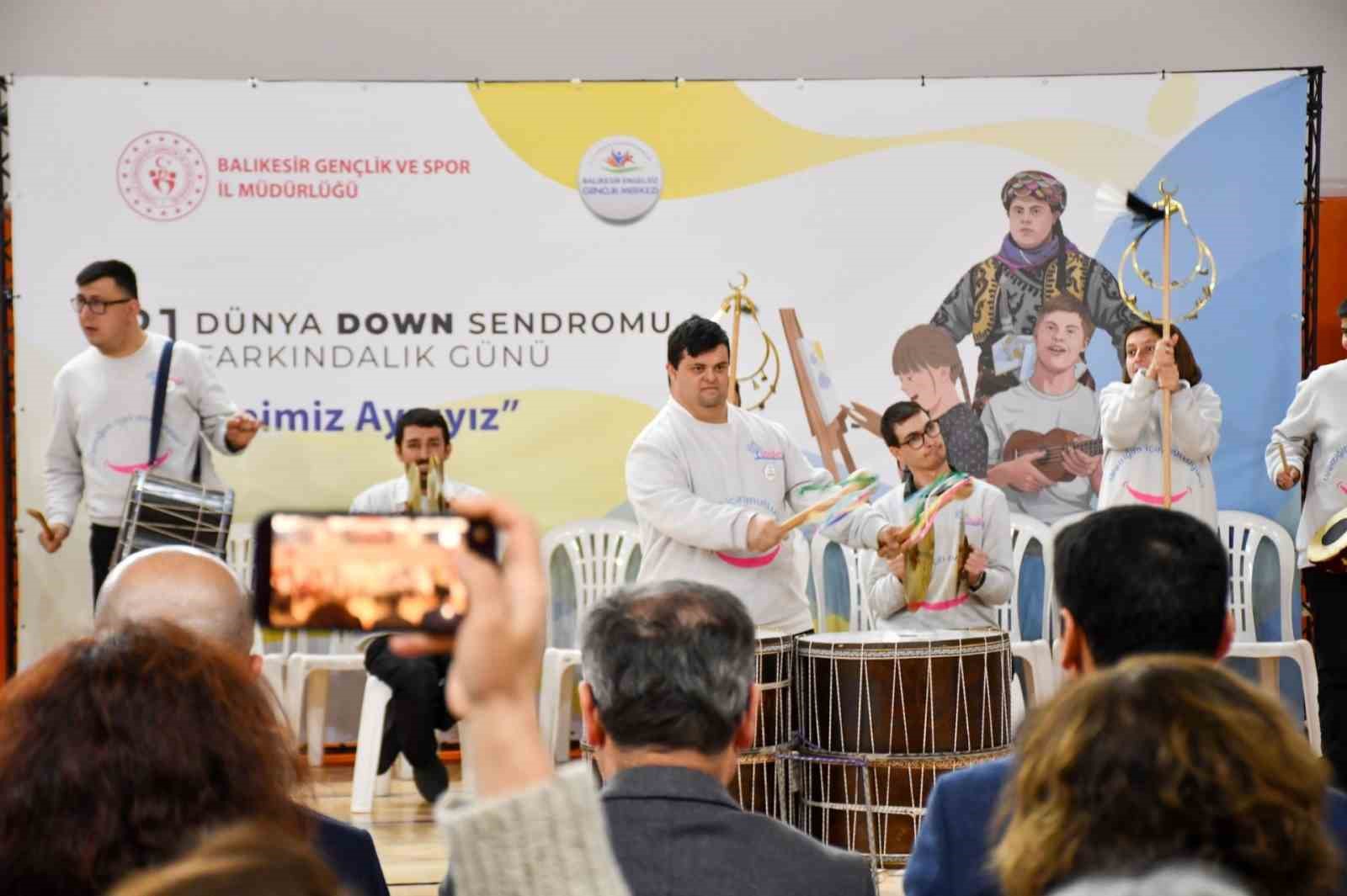 Down sendromlu gençler sporda becerilerini sergiledi
