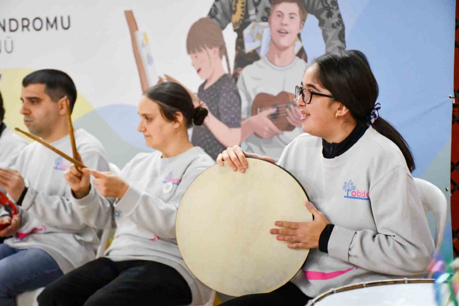 Down sendromlu gençler sporda becerilerini sergiledi
