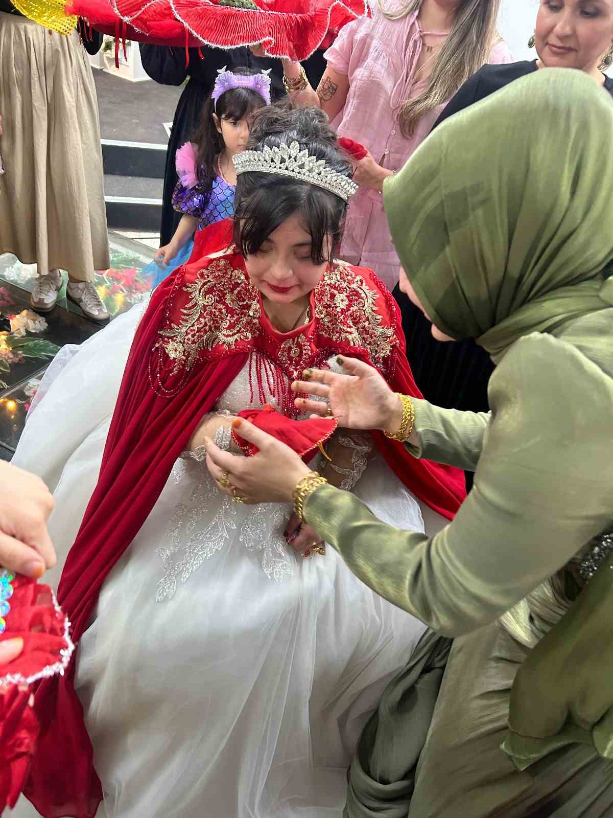 Down sendromlu Gülayfer’in gelinlik hayali gerçek oldu
