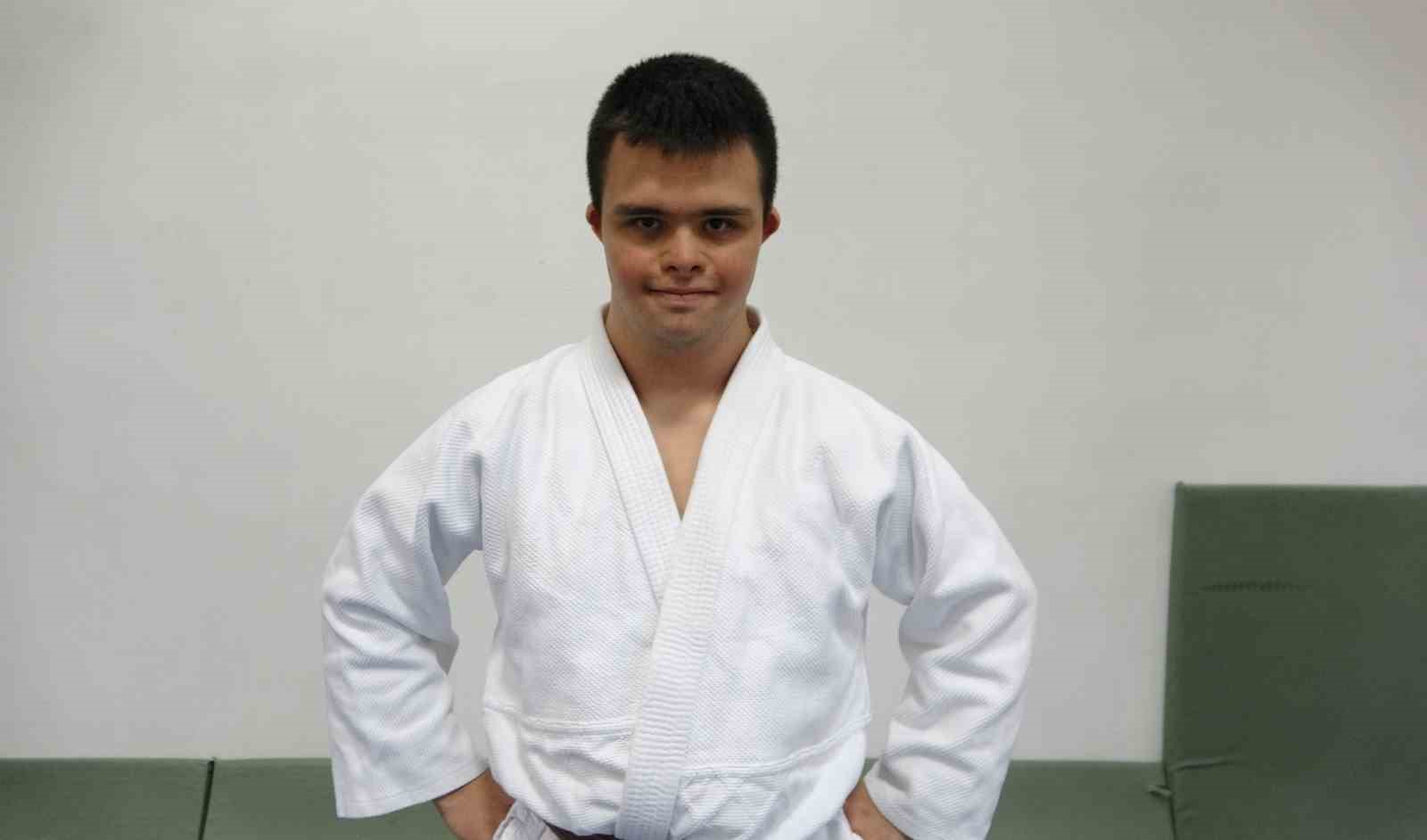 Down sendromlu judocu Mustafa Erbil, Dünya Şampiyonası yolunda
Down sendromlu judocu Mustafa Erbil, Dünya Şampiyonası yolunda