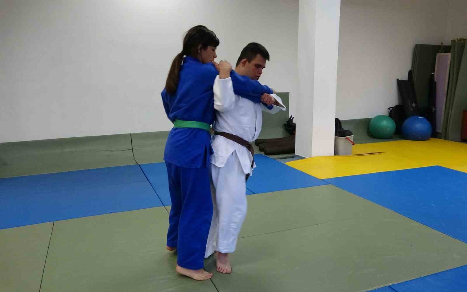 Down sendromlu judocu Mustafa Erbil, Dünya Şampiyonası yolunda
Down sendromlu judocu Mustafa Erbil, Dünya Şampiyonası yolunda