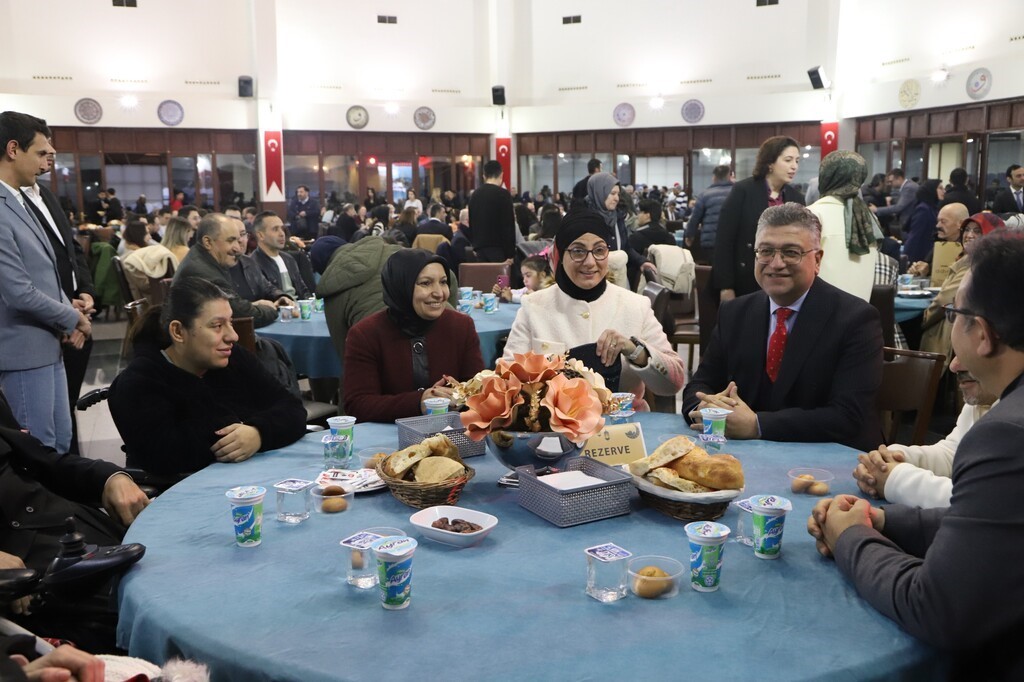 DPÜ’de "Teknokent Heyetiyle İftar Buluşması" gerçekleştirildi
DPÜ’de "Teknokent Heyetiyle İftar Buluşması" gerçekleştirildi