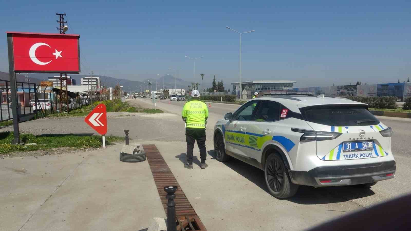 Dronlu denetimde kırmızı ışıkta geçtiği için ceza yiyen sürücü: "Keşke bilerek geçseydim de en azından vicdanım rahat olsaydı"
