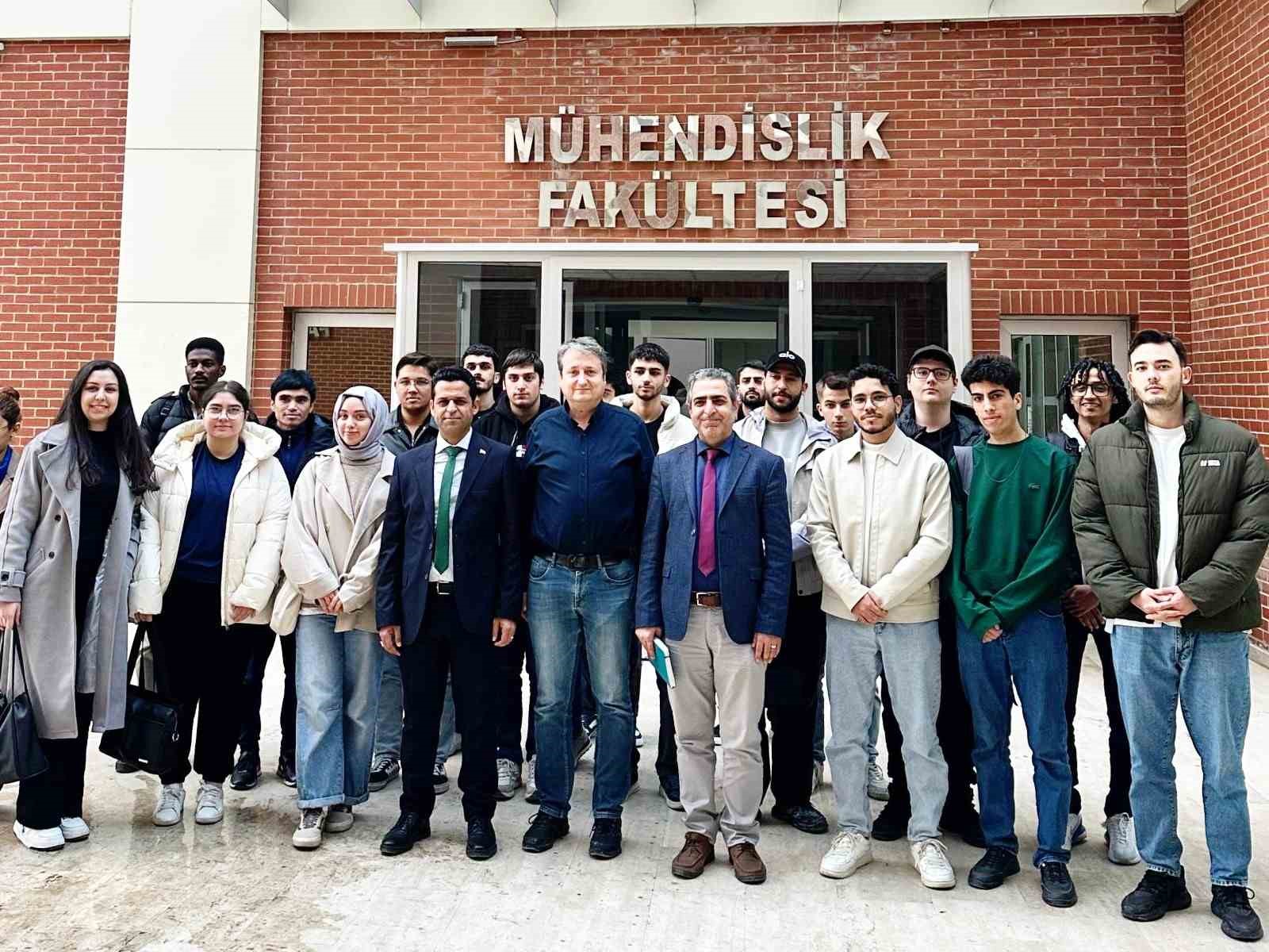 DSİ Eskişehir Bölge Müdürlüğü BŞEÜ’de ‘Su yapıları’ sunumu gerçekleştirdi
DSİ Eskişehir Bölge Müdürlüğü BŞEÜ’de ‘Su yapıları’ sunumu gerçekleştirdi