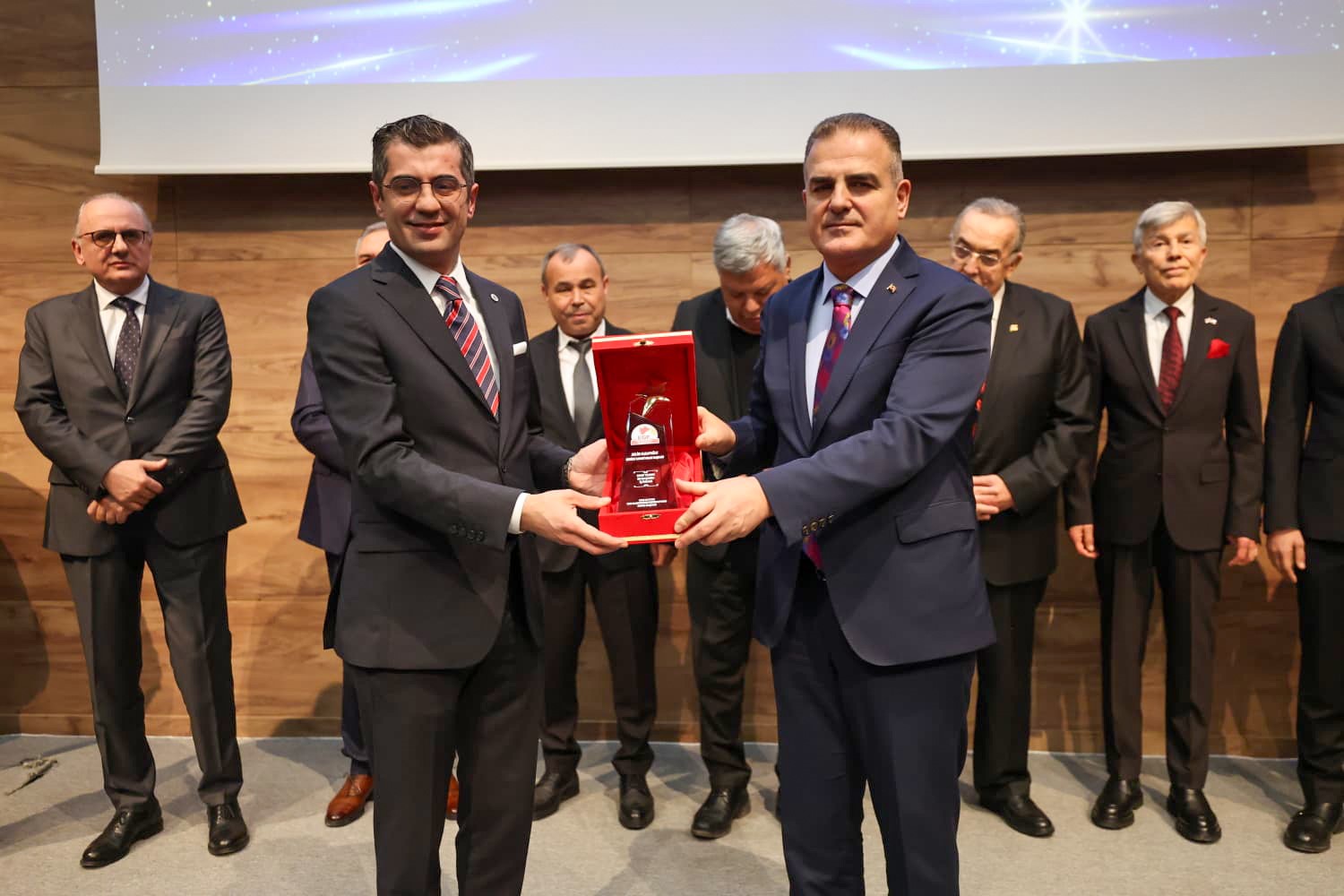 DSO Başkanı Selim Kasapoğlu’na ‘En Başarılı İş İnsanı’ ödülü
DSO Başkanı Selim Kasapoğlu’na ‘En Başarılı İş İnsanı’ ödülü