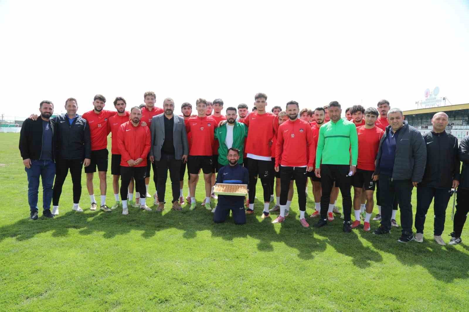 DTSO’dan Diyarbekirspor’a destek ziyareti
DTSO’dan Diyarbekirspor’a destek ziyareti