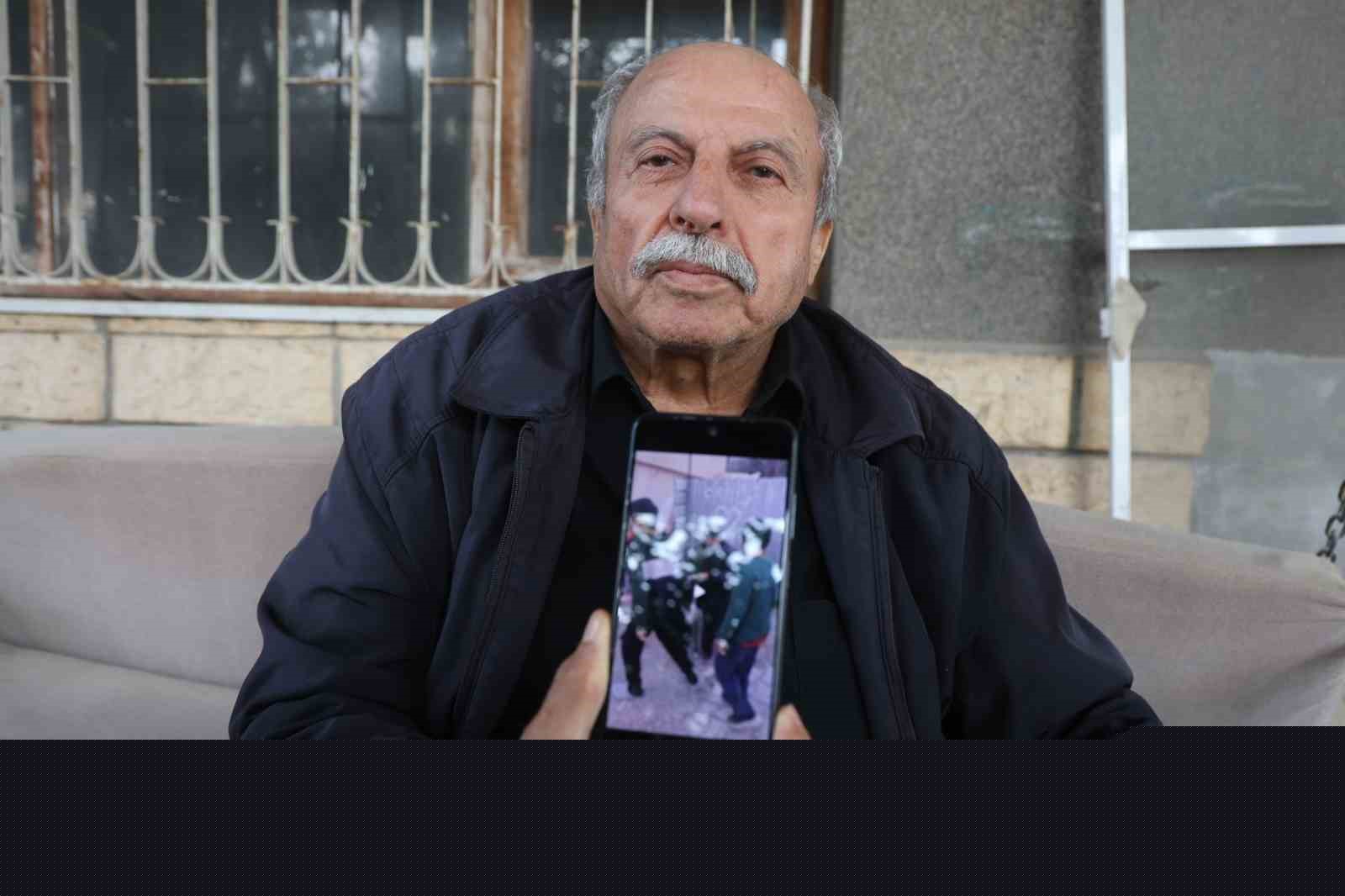 ’Dua etsinler yeter’ diyen yaşlı adam emekli maaşını mahalleliye dağıtıyor
