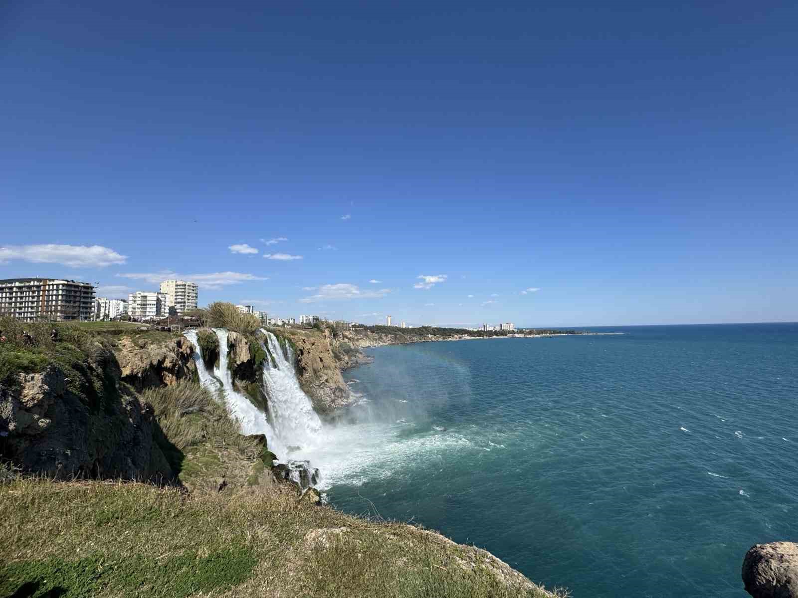 Düden Şelalesi’nde gökkuşağı hayran bıraktı
