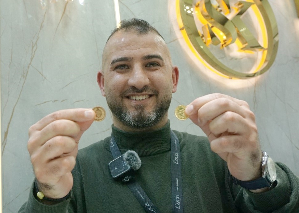 Düğünlerde çeyrek altının yerini gram altın ve nakit para aldı
Düğünlerde çeyrek altının yerini gram altın ve nakit para aldı