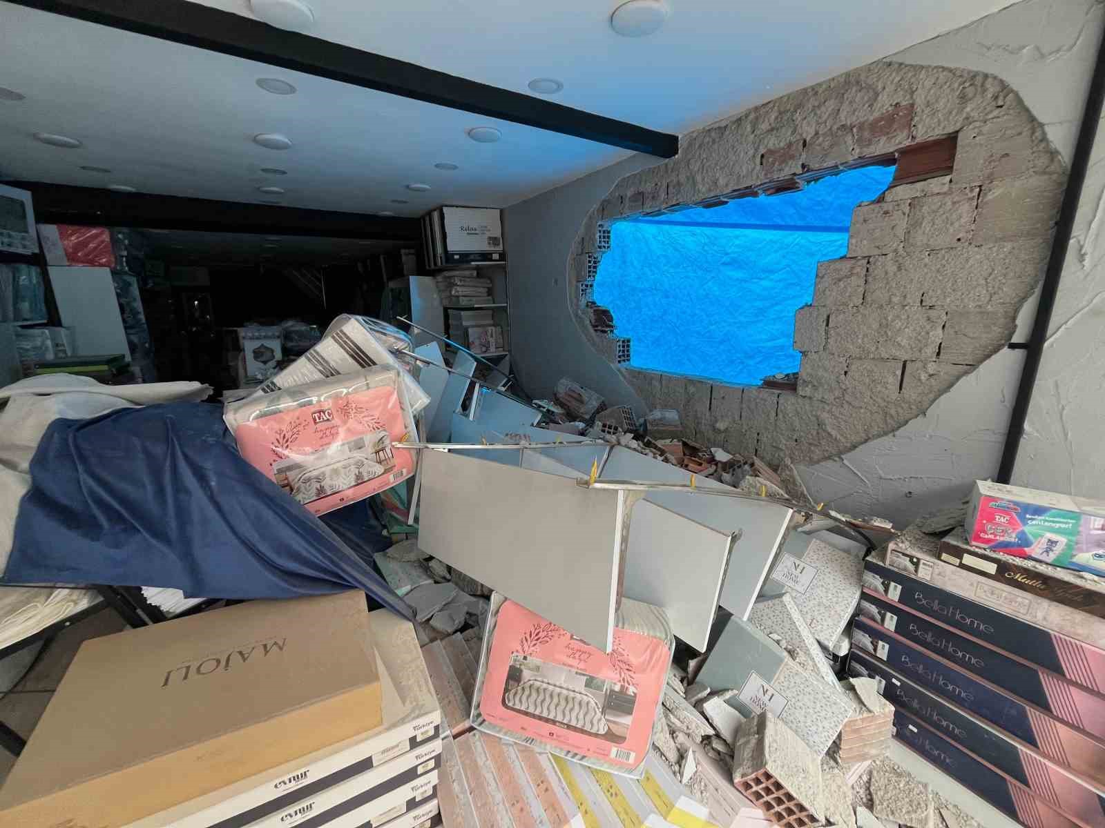 Dükkanı yıkılan esnafa ’brandalı’ çözüm
