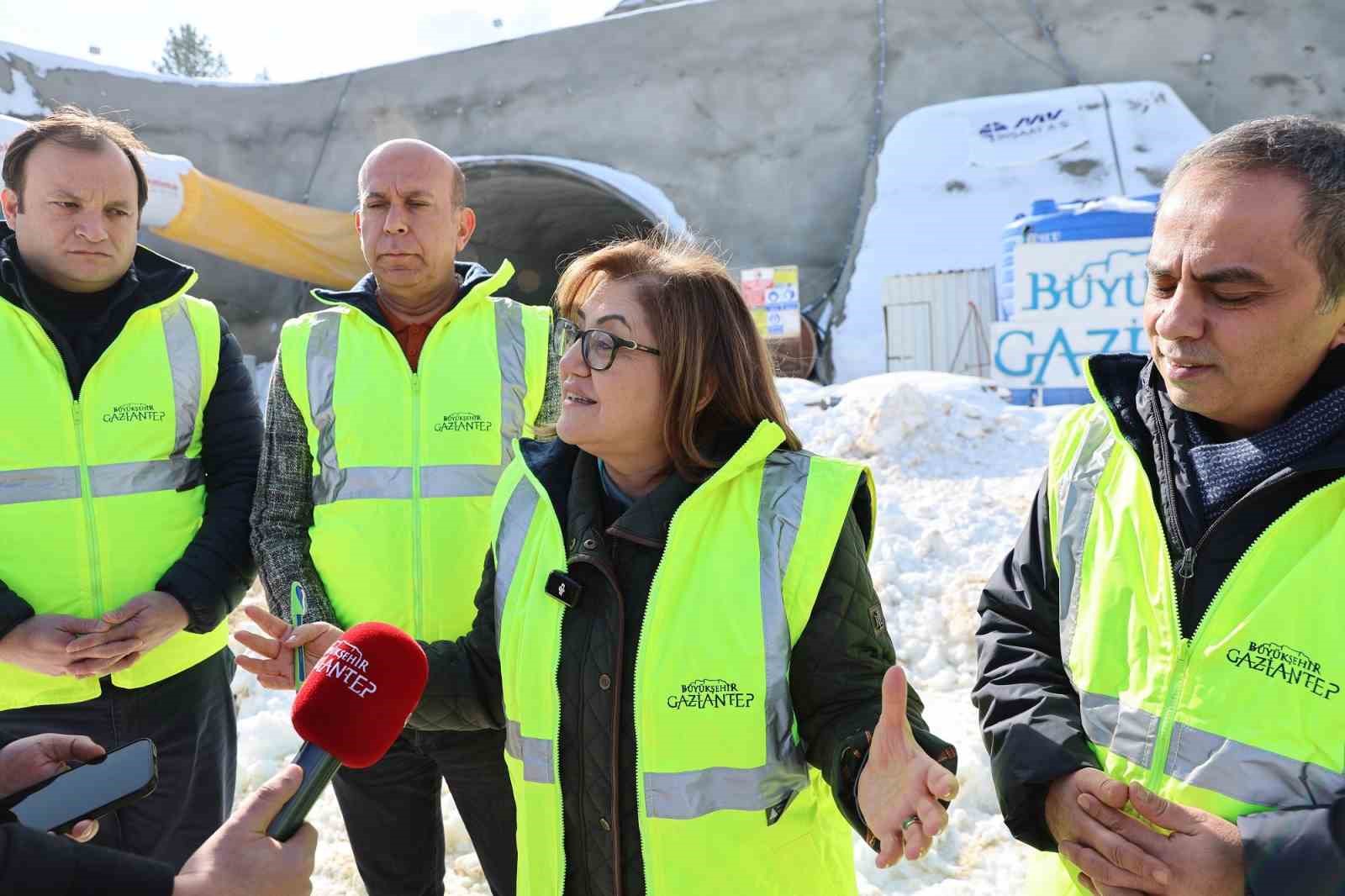Dülük-OSB Tüneli’nin dörtte biri tamamlandı
Dülük-OSB Tüneli’nin dörtte biri tamamlandı