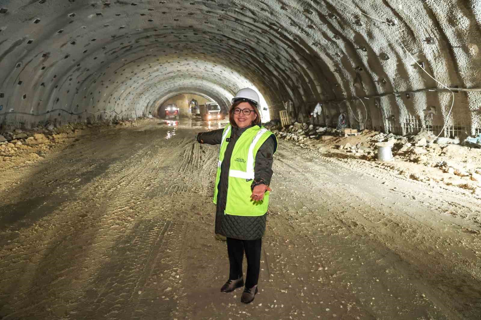 Dülük-OSB Tüneli’nin dörtte biri tamamlandı
Dülük-OSB Tüneli’nin dörtte biri tamamlandı