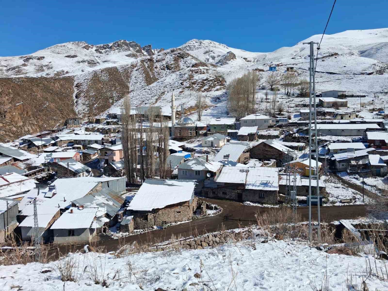 Dümbüllü Deresi’nde Nisan karı sürprizi
