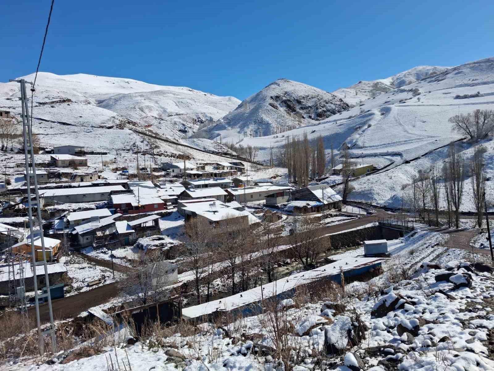 Dümbüllü Deresi’nde Nisan karı sürprizi
