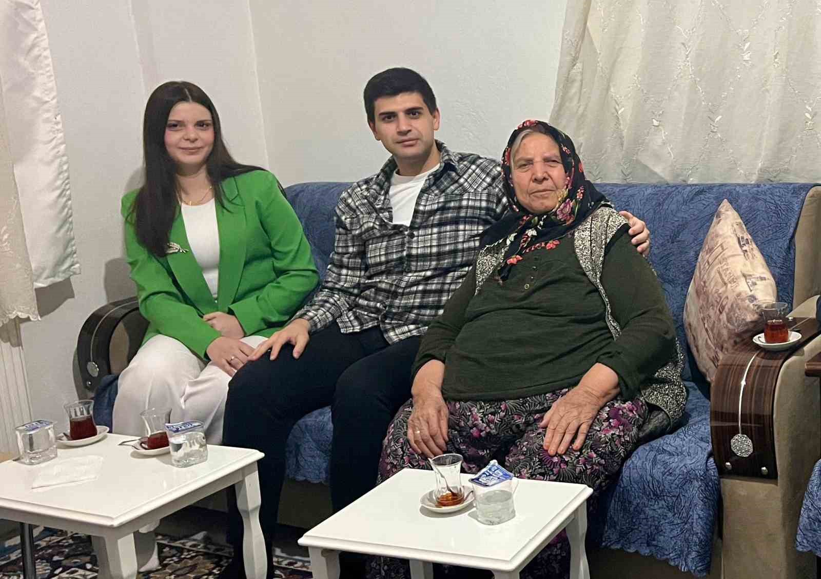 Dumlupınar Kaymakamı Teltik, iftarını şehit ailesiyle açtı
