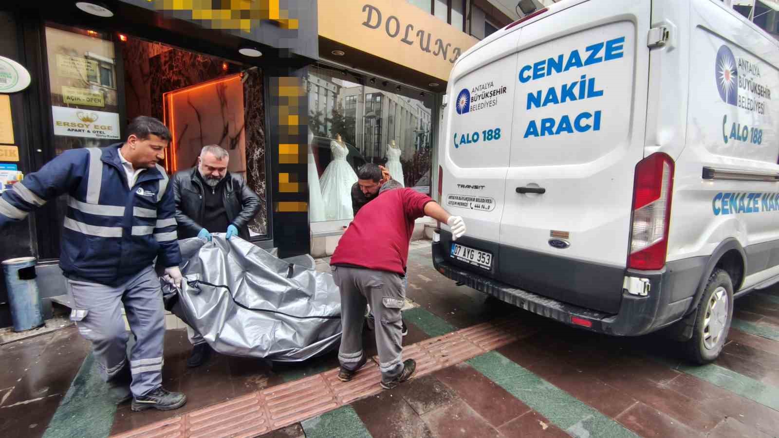 Dün giriş yaptığı apart otel odasında ölü bulundu
