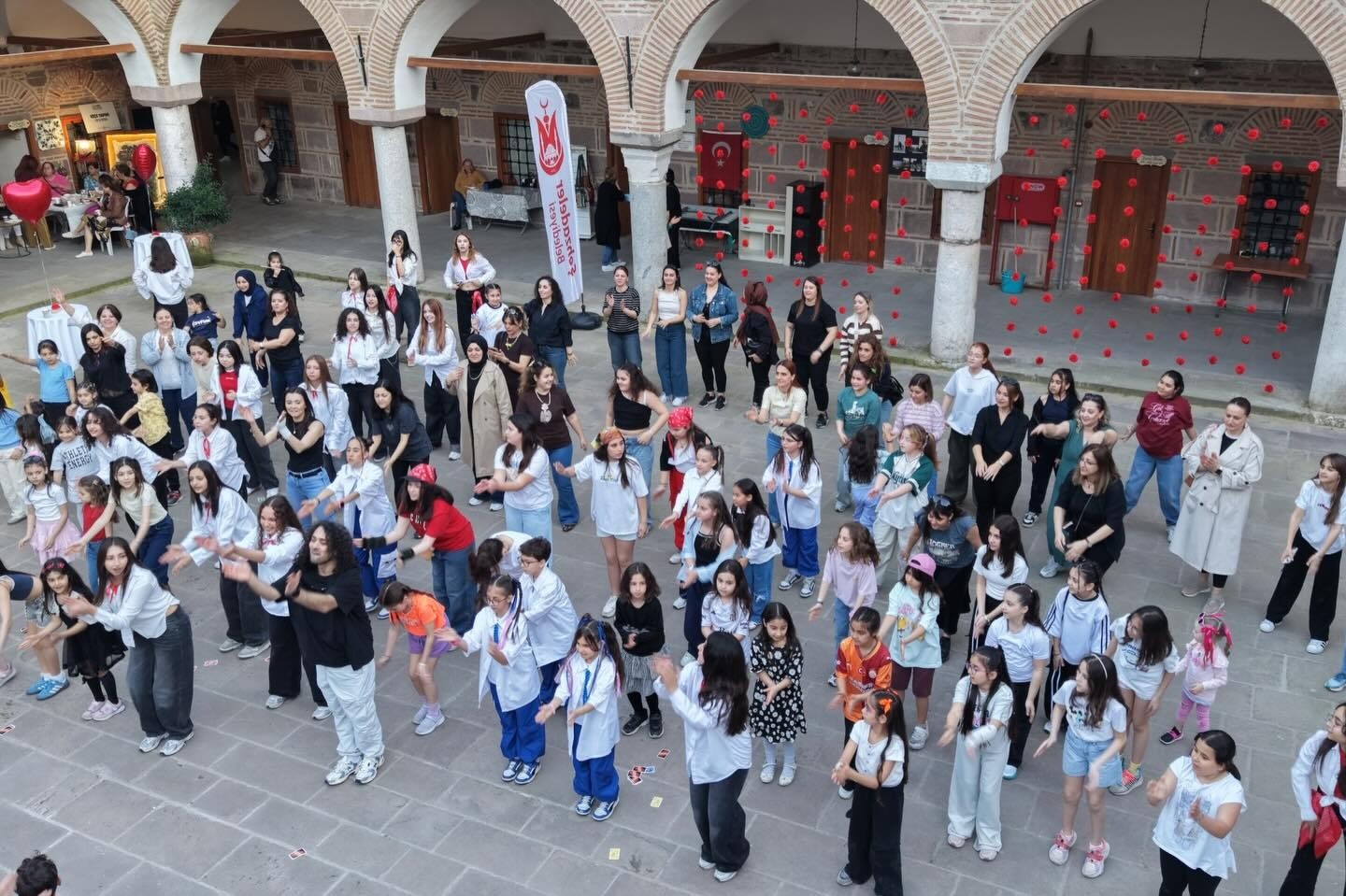 Dünya Dans Günü’nde renkli görüntüler
