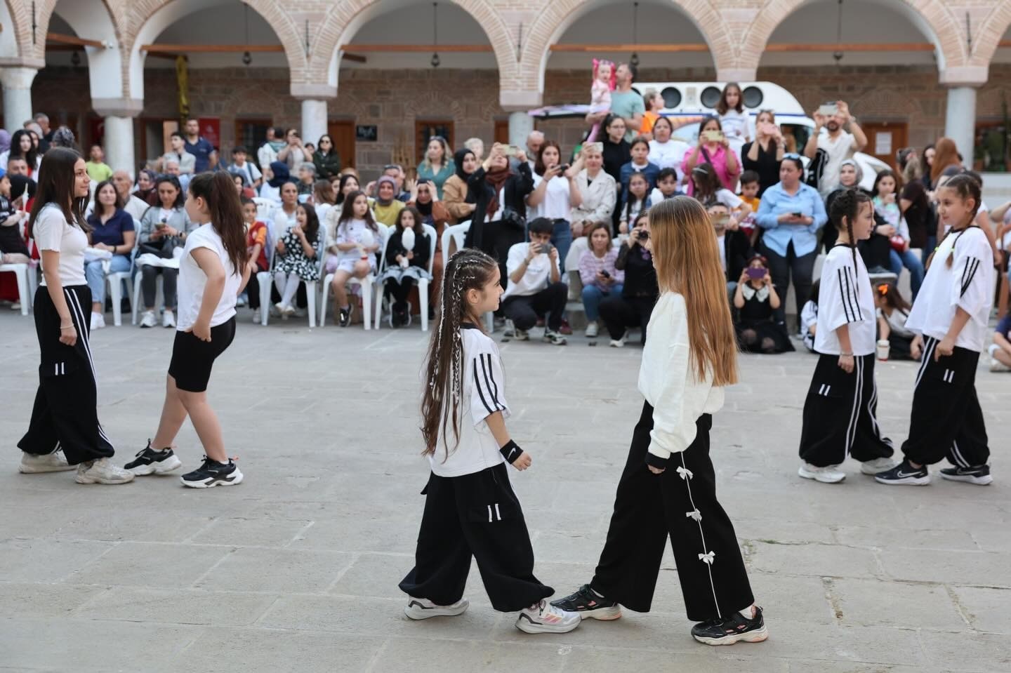Dünya Dans Günü’nde renkli görüntüler
