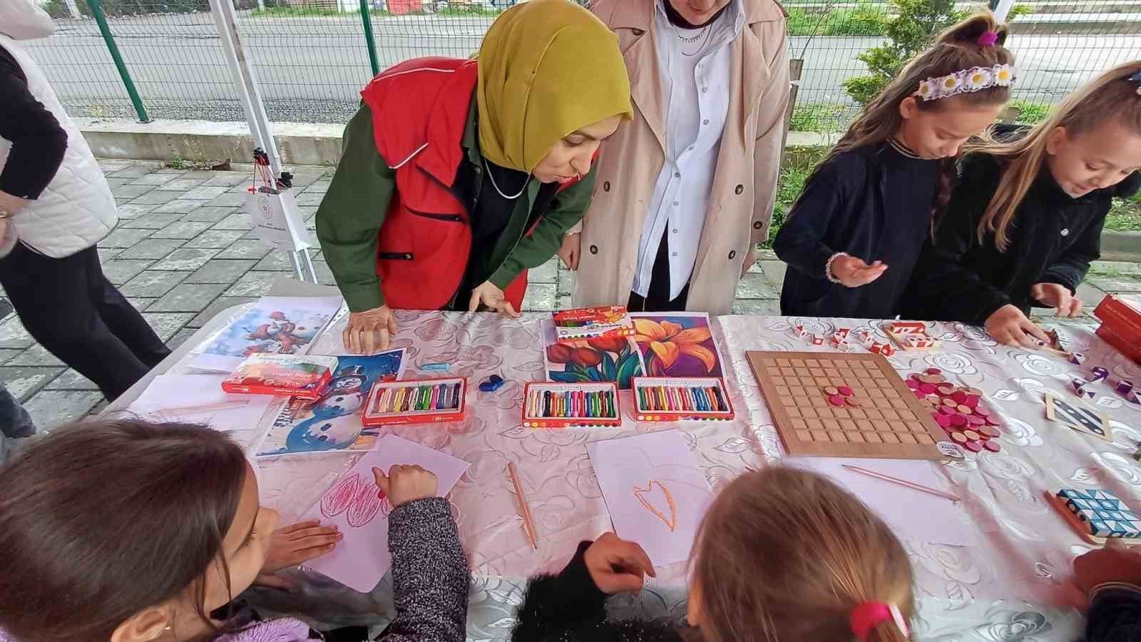 Dünya Romanlar Günü’nde gençlerden anlamlı buluşma
