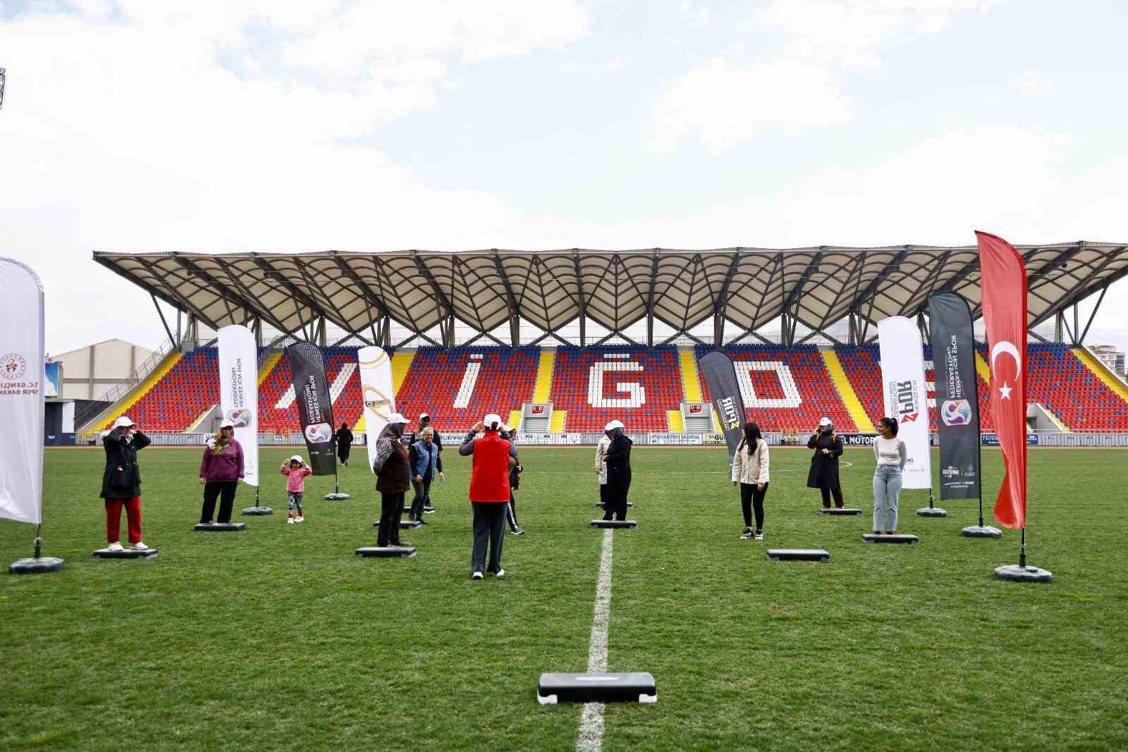 Dünya Sağlık Günü’nde "Koşabiliyorken Koş" yürüyüşüne yoğun ilgi
