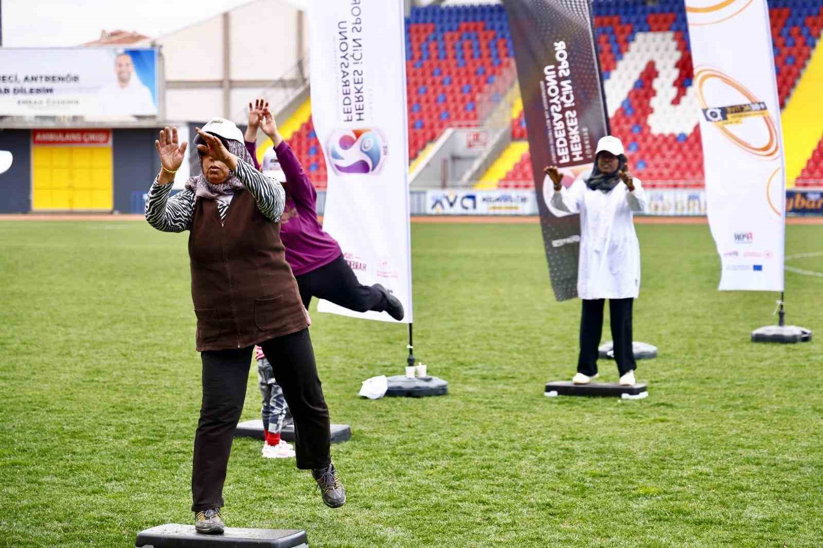 Dünya Sağlık Günü’nde "Koşabiliyorken Koş" yürüyüşüne yoğun ilgi

