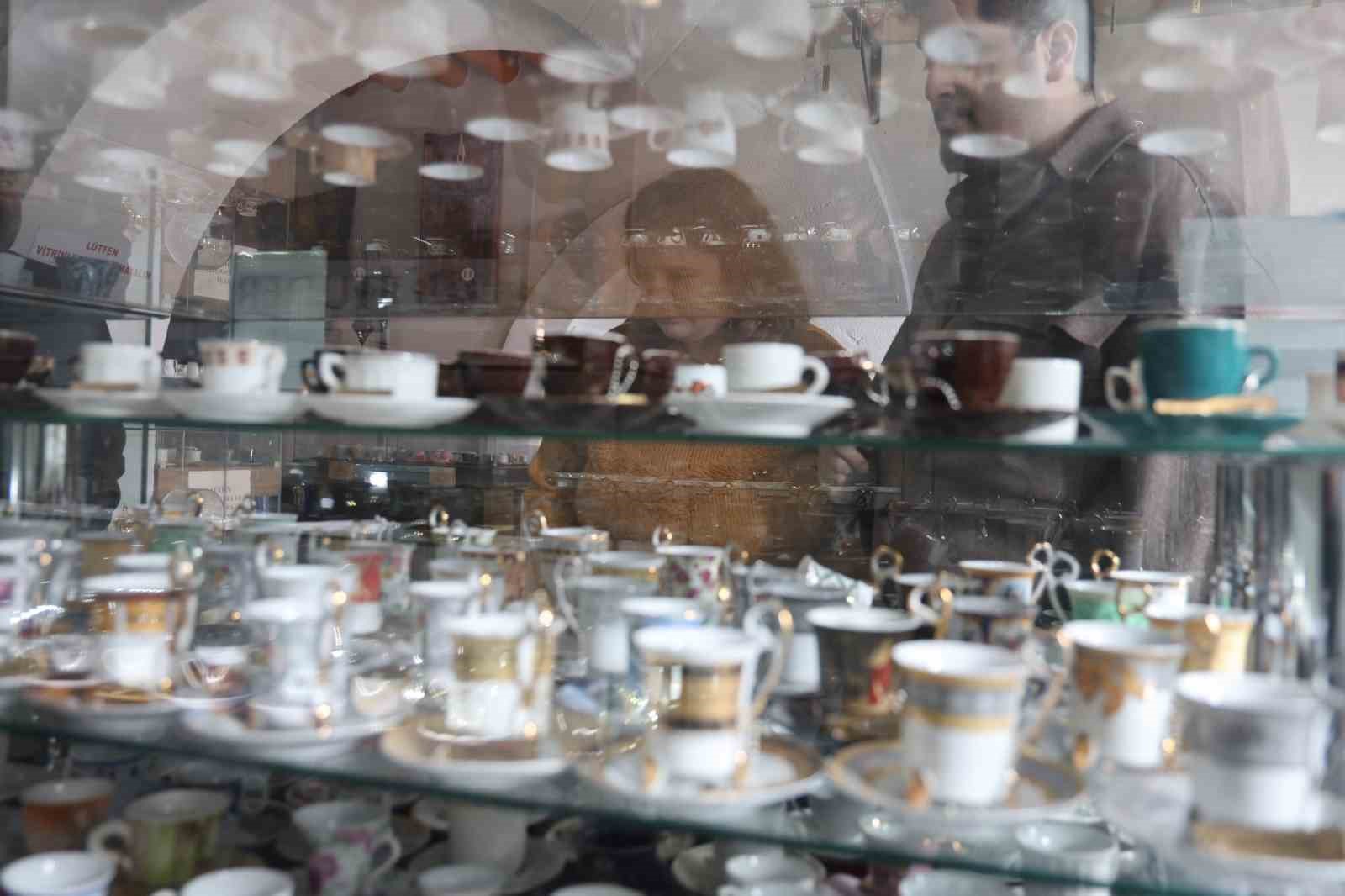 Dünyada sadece Elazığ’da olan ’Kahve Fincanı Müzesi’ 700 bin kişiyi ağırladı
Dünyada sadece Elazığ’da olan ’Kahve Fincanı Müzesi’ 700 bin kişiyi ağırladı