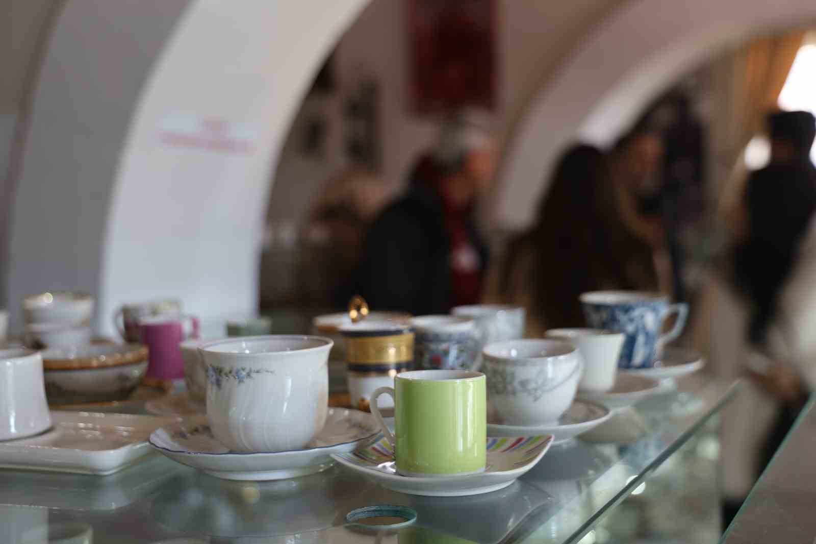 Dünyada sadece Elazığ’da olan ’Kahve Fincanı Müzesi’ 700 bin kişiyi ağırladı
Dünyada sadece Elazığ’da olan ’Kahve Fincanı Müzesi’ 700 bin kişiyi ağırladı