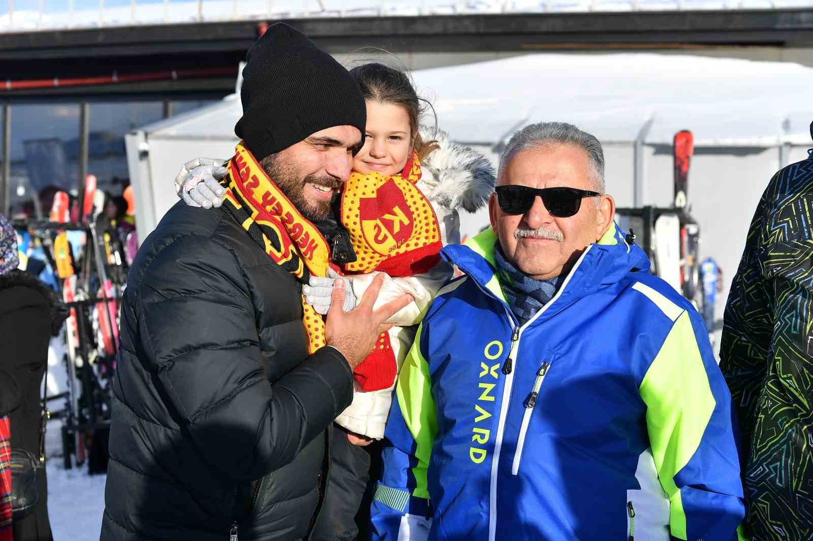 Dünyanın dört bir yanından gelen misafirlerden Erciyes’e övgü
Dünyanın dört bir yanından gelen misafirlerden Erciyes’e övgü