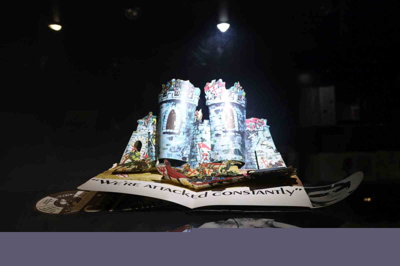 Dünyanın en küçük kitabı İzmir’de
