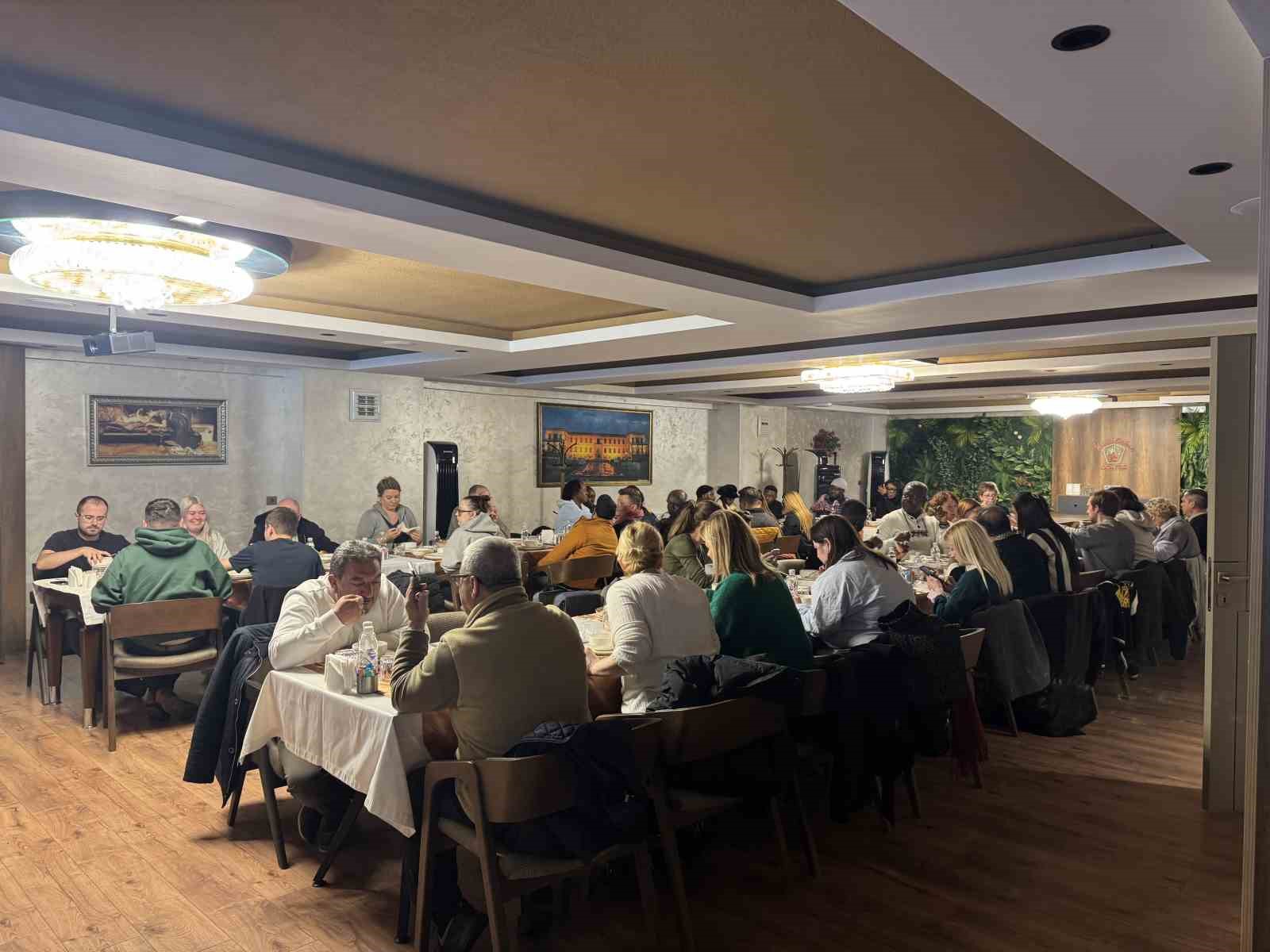 Dünyanın farklı ülkelerinden gelen turizm acente temsilcileri, Çorum’un tarihi mekanlarını gezdi
