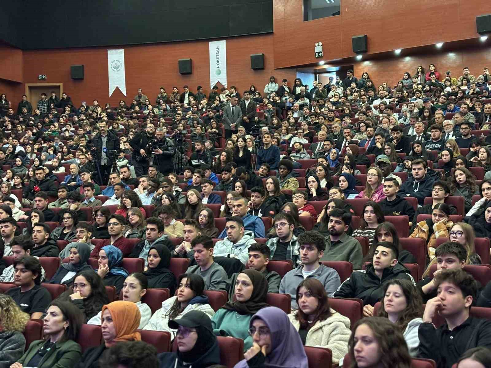 Dünyanın gözü Türk füzelerinde: "Bizim şansımız bunları kendimiz üretebilmemiz"
