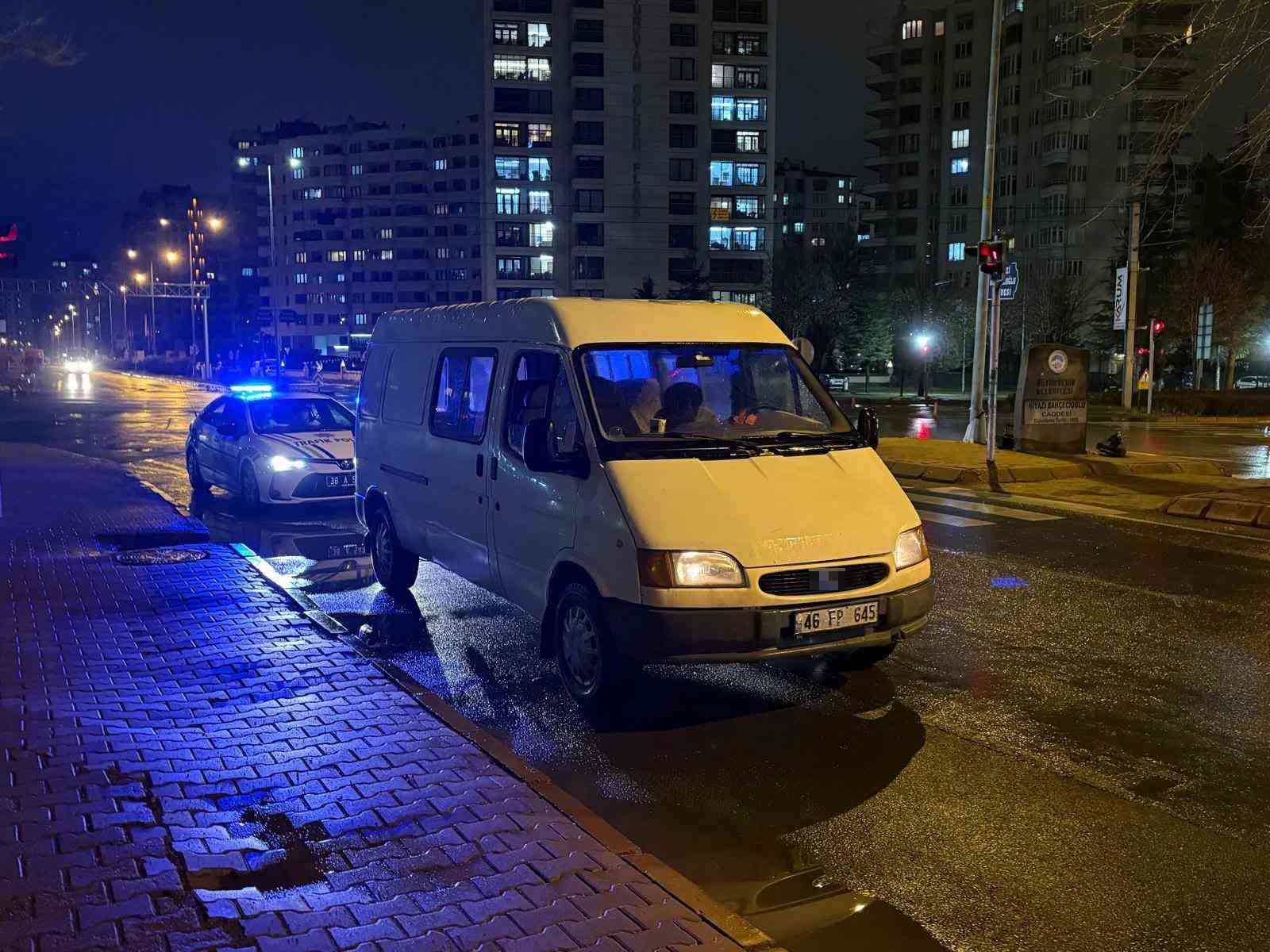 ’Dur’ ihtarına uymayan sürücü yaya olarak da kaçamadı: 450 bin TL ceza yazıldı
