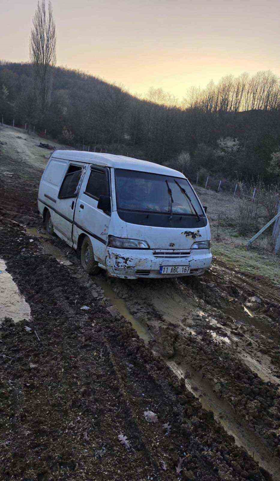 Durdurulan araçta kaçak kesildiği belirlenen 4 ster odun ele geçirildi
