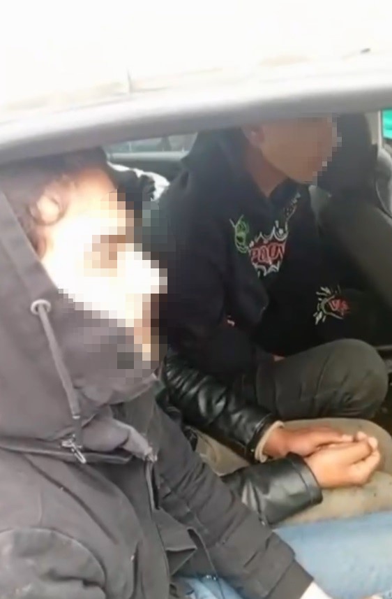 Durdurulan şüpheli araçta 5 kaçak göçmen yakalandı
