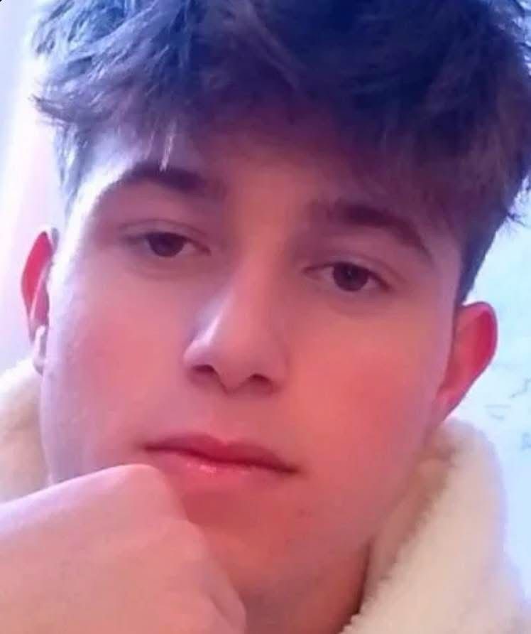 Duş sonrası fenalaşıp hayatını kaybeden çocuk toprağa verildi
