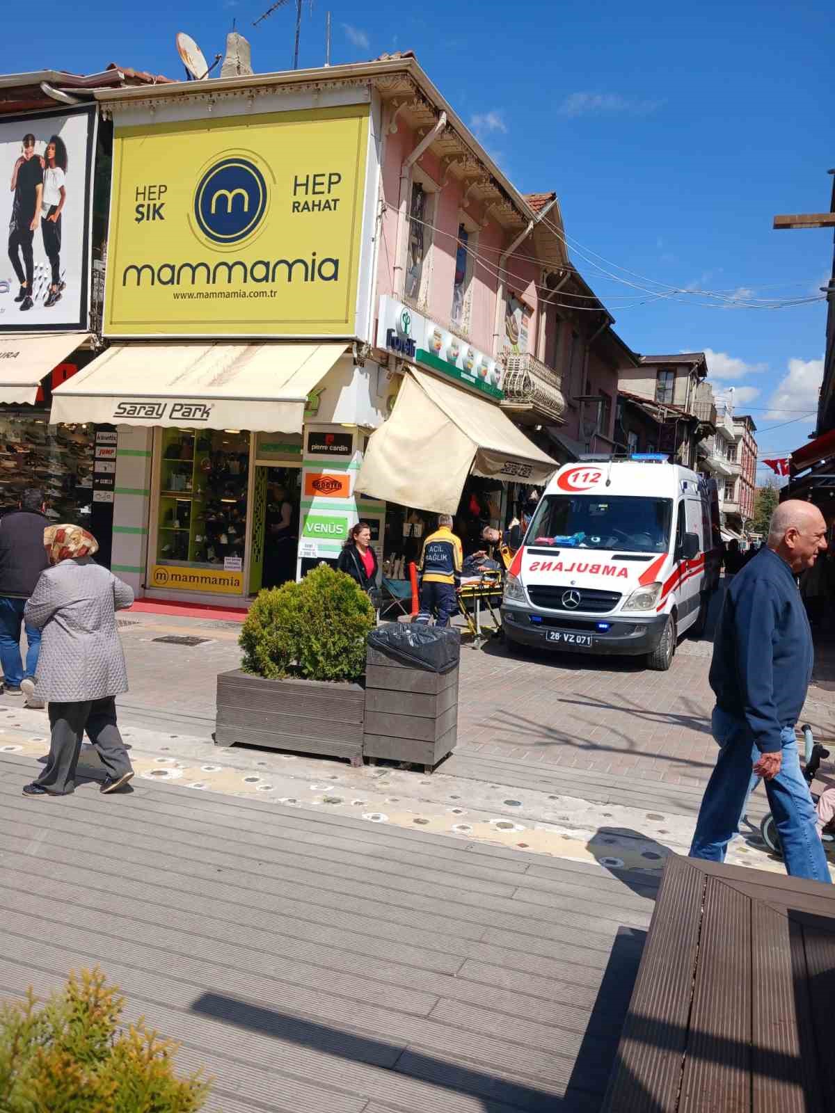 Düşerek yaralanan adama sağlık ekipleri müdahale etti
