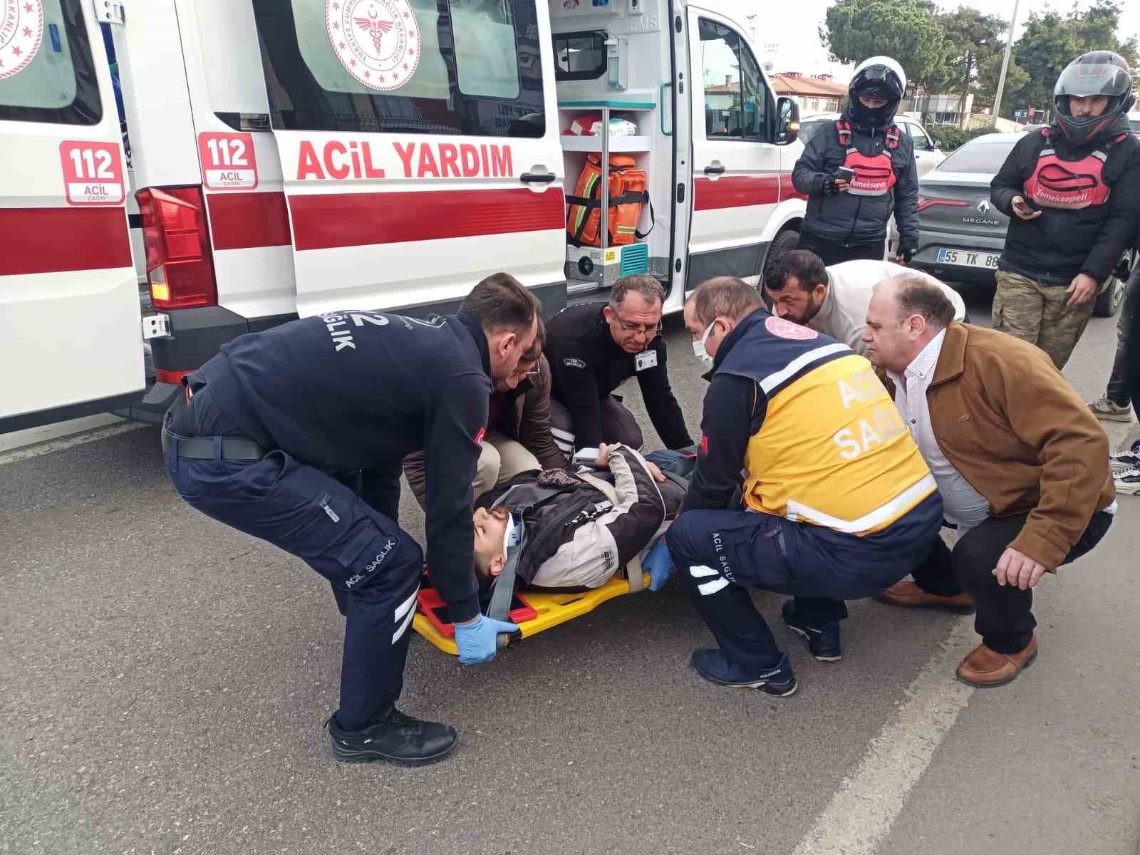 Duvara çarpan motokurye yaralandı
