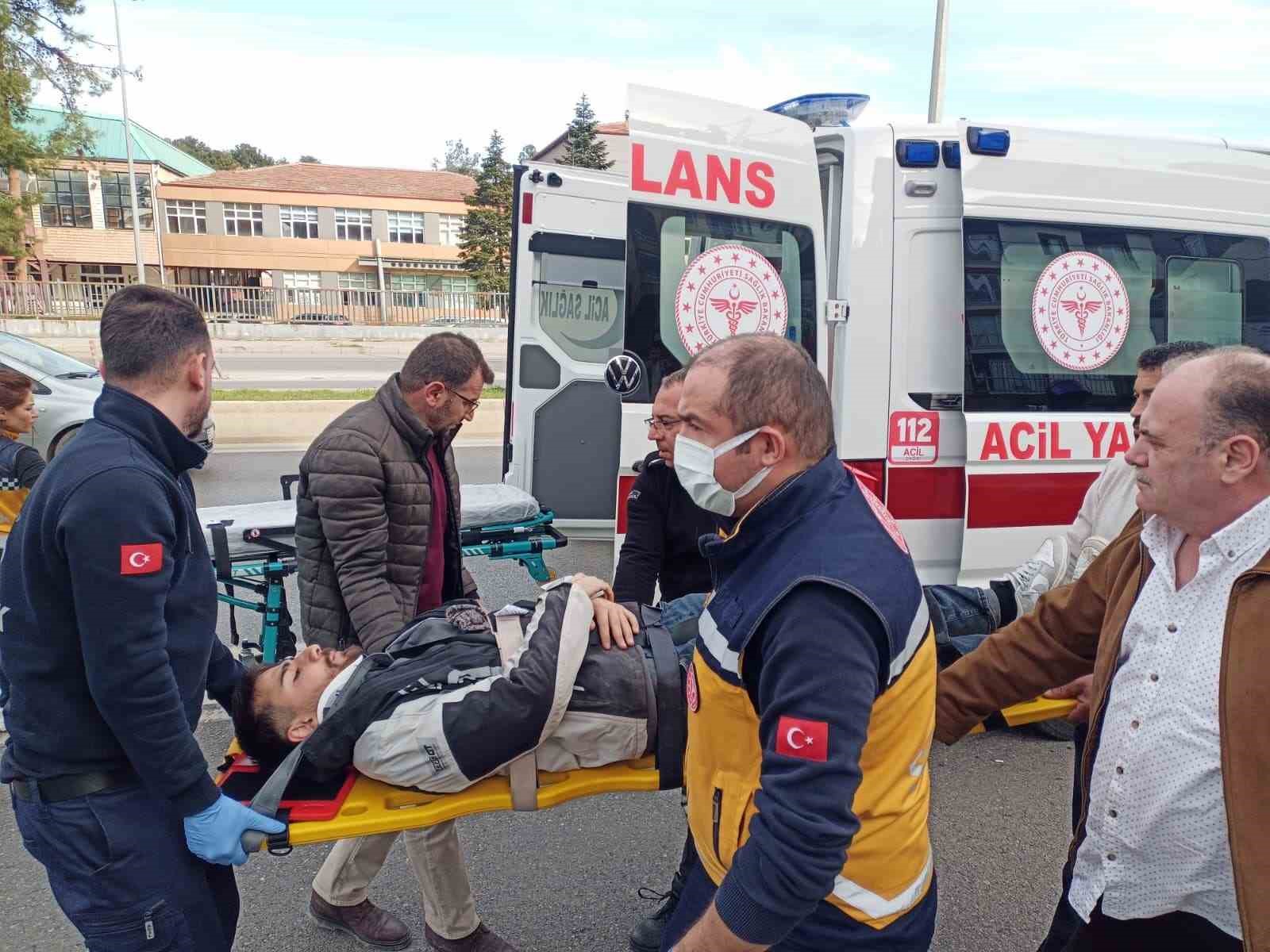 Duvara çarpan motokurye yaralandı
