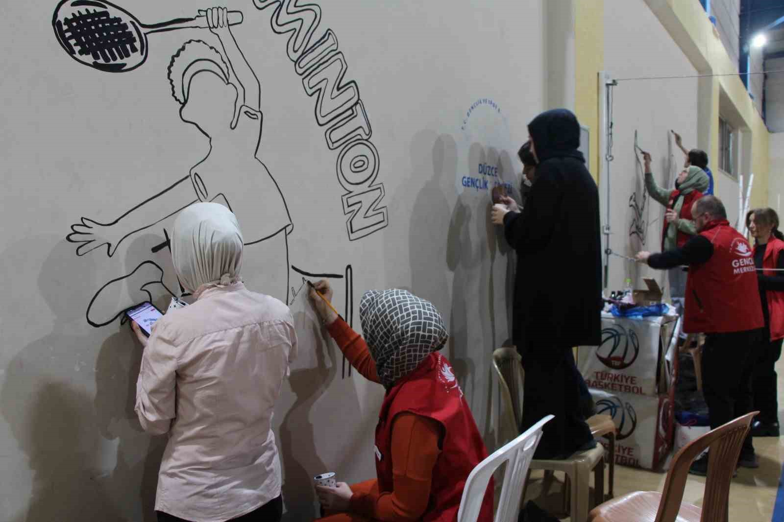 Duvarlar rengarenk oldu
