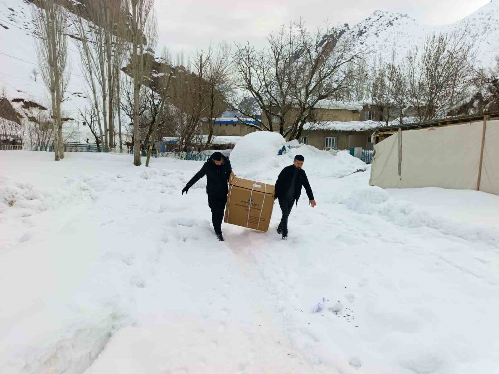 Duyarlı vatandaştan engelli vatandaşa akülü sandalye desteği
