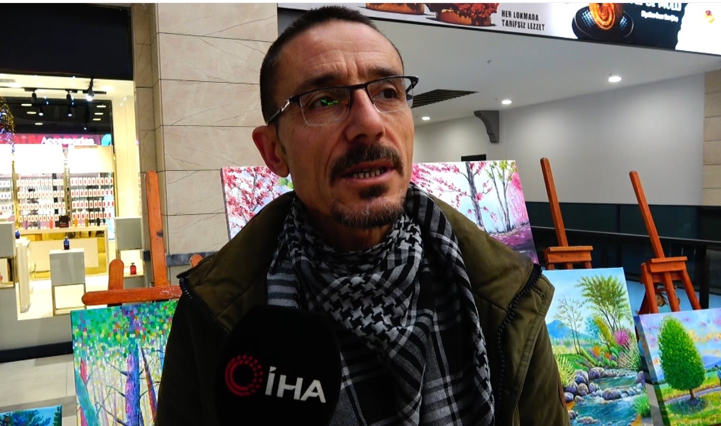Duyguların tuvale yansıdığı sergi, sanatseverlerin izlenimleriyle sona erdi
Duyguların tuvale yansıdığı sergi, sanatseverlerin izlenimleriyle sona erdi