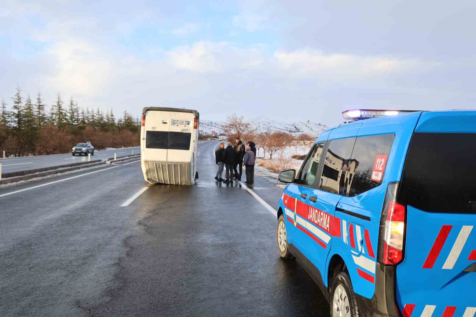Düz yolda kontrolden çıktı, takla atarak durabildi: 1 yaralı
