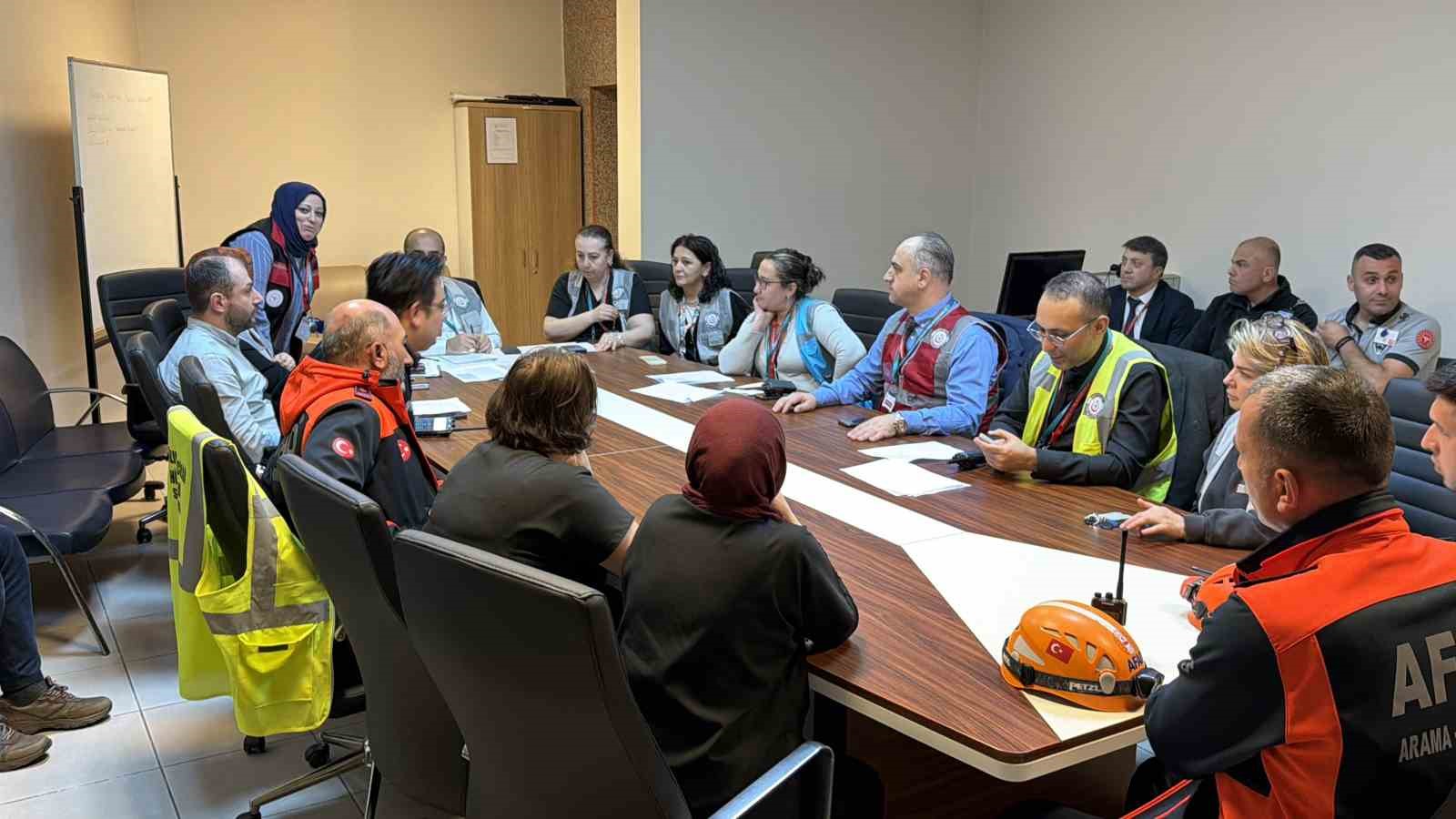 Düzce Atatürk Devlet Hastanesi’nde deprem tatbikatı gerçeği aratmadı
